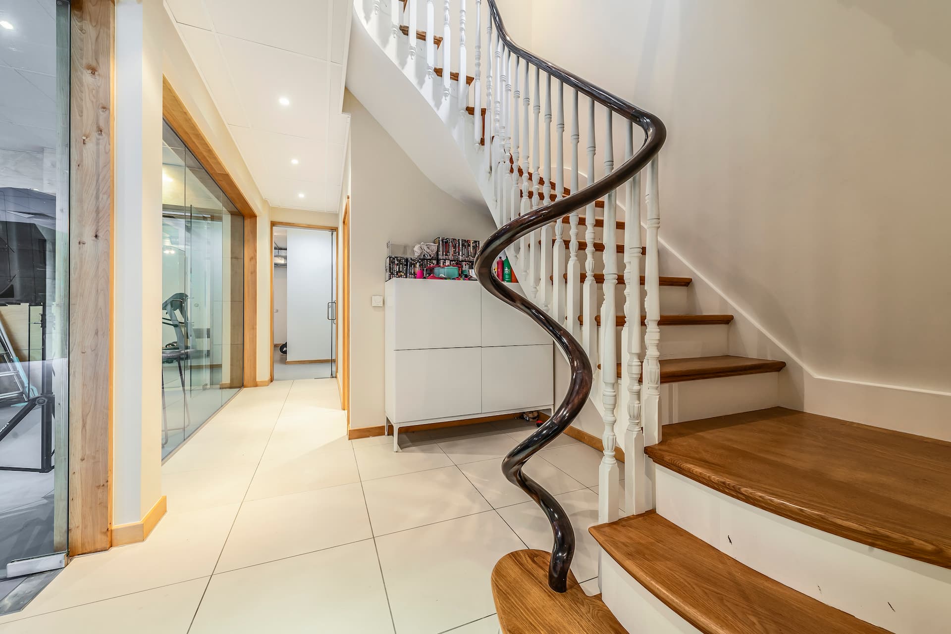 Delivery & Returns staircase image